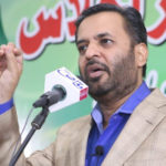 سندھ حکومت اور سرکاری افسران سیلاب زدگان کو ایک ماہ کی تنخواہ نہ دیں۔مصطفیٰ کمال
