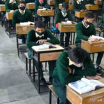 کم نمبر دینے پر طلبہ کا استاد پر تشدد، درخت سے باندھ کر پٹائی کردی