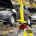 ڈالر کی قدر میں کمی کے بعد گاڑیوں کی قیمتیں کم ہوگئیں