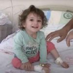 دو سالہ بچی نے خود پر حملہ کرنیوالے سانپ کو دانتوں سے کاٹ کر مار ڈالا