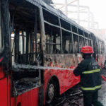راولپنڈی، میٹرو اسٹیشن پر انجن میں آگ لگنے سے بس جل کر خاکستر، مسافر محفوظ