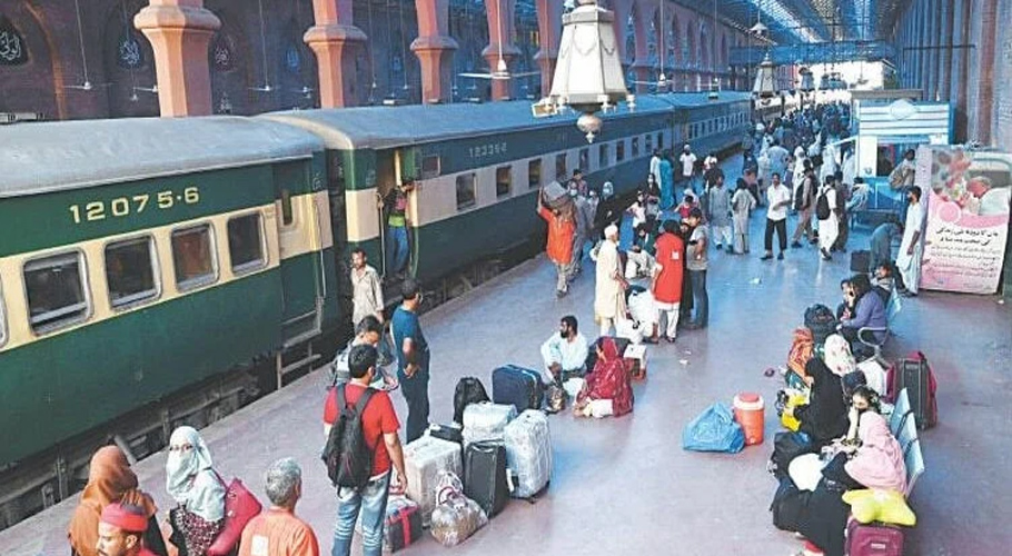 ملک بھر میں بارشیں، ٹرینیں 6 سے 8 گھنٹے تاخیر کا شکار