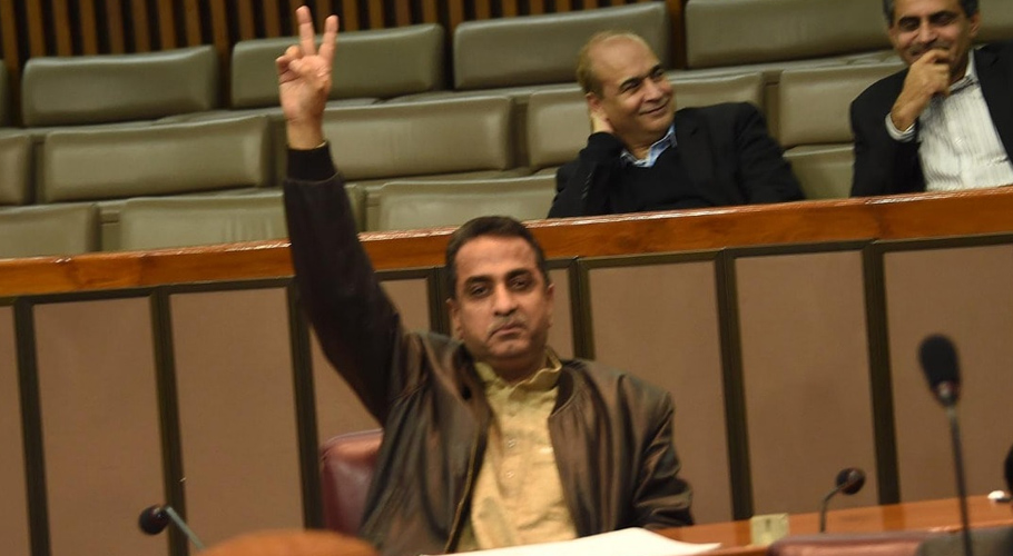 تحریکِ انصاف کے رکنِ قومی اسمبلی شکور شاد کی استعفیٰ منظوری کا نوٹیفکیشن معطل