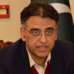 پتہ نہیں اسحاق ڈار سے کس نے کہا معیشت کا دارومدار ڈالر پر ہے۔اسد عمر