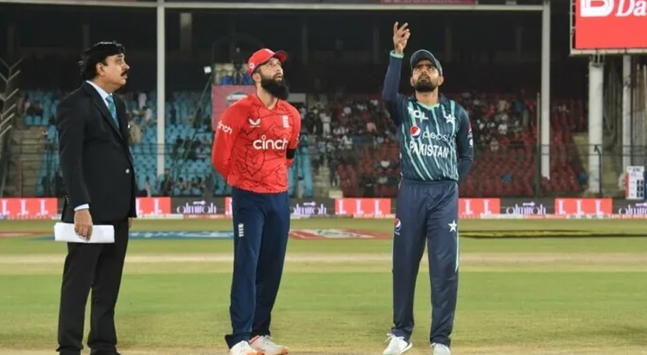 تیسرا ٹی ٹوئنٹی: پاکستان کا انگلینڈ کیخلاف ٹاس جیت کر پہلے فیلڈنگ کا فیصلہ