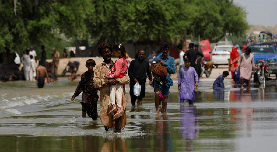 ملک بھر میں سیلاب سے بڑے پیمانے پر تباہی، 1 ہزار 678 افراد جاں بحق