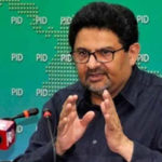 حکومت ڈالر کی قیمت کم کرنے کے لیے اقدامات کریگی، مفتاح اسماعیل