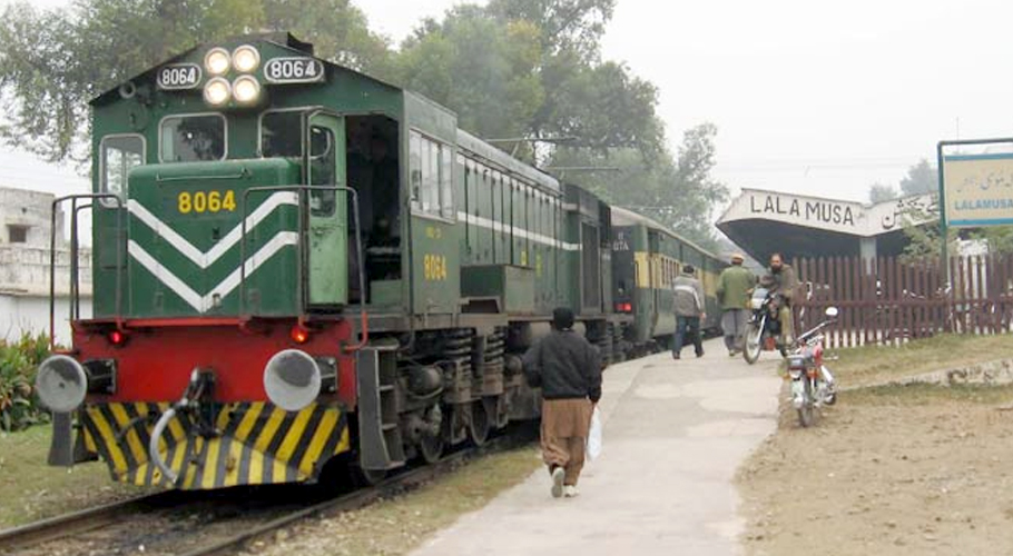 وزیر ریلوے کا ٹرین آپریشن کی بحالی سے متعلق اہم بیان سامنے آگیا