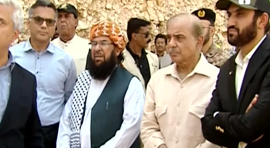 وزیر اعظم کا بلوچستان کے سیلاب سے متاثرہ علاقوں کا دورہ، انفراسٹرکچر بحالی پر بریفنگ