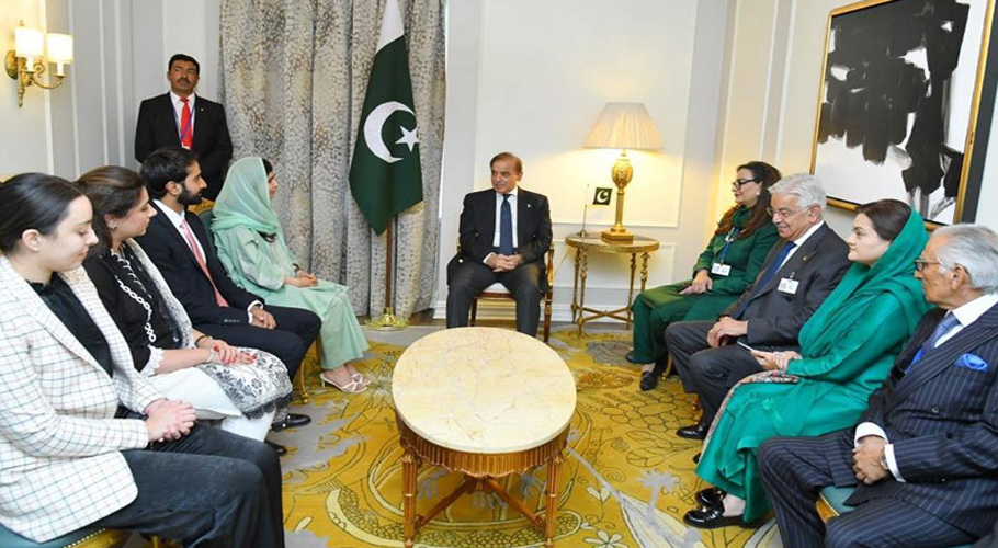 وزیراعظم کی نوبل انعام یافتہ ملالہ یوسفزئی سے ملاقات، لڑکیوں کی تعلیم پر تبادلہ خیال