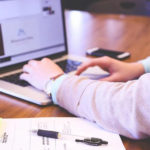 کاروباری حضرات کا خیال ہے گھر سے کام کرنیوالوں کی کارکردگی اچھی نہیں ہوتی۔سروے