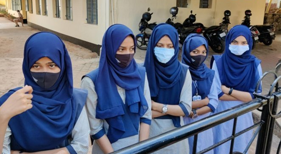 اسکولوں میں حجاب پر پابندی کے معاملے پر بھارتی سپریم کورٹ کا پینل تقسیم کا شکار