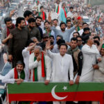 حقیقی آزادی مارچ میں فائرنگ سے عمران خان زخمی