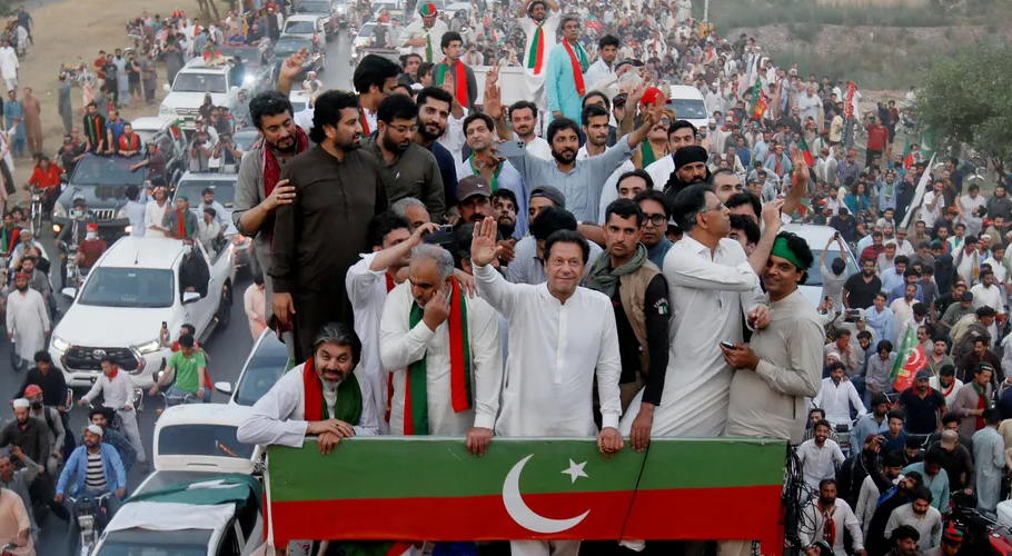 حقیقی آزادی مارچ میں فائرنگ سے عمران خان زخمی