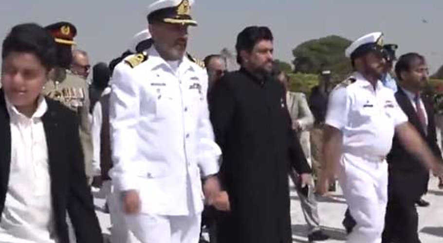 گورنر سندھ کامران خان ٹیسوری نے مزار قائد پر حاضری دی