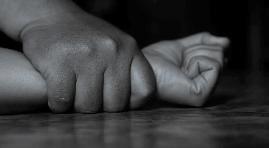 اسکول میں طالب علموں نے طالبہ کو اجتماعی زیادتی کا نشانہ بنا ڈالا