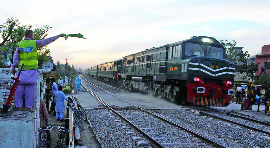 ملک بھر میں سیلاب کے باعث 1ماہ سے بند ٹرین سروس آج سے بحال
