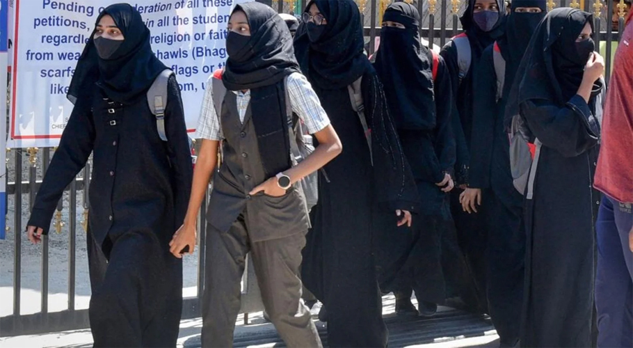 بھارت میں حجاب پر پابندی کیخلاف کیس، سپریم کورٹ کا لارجر بینچ سماعت کرے گا
