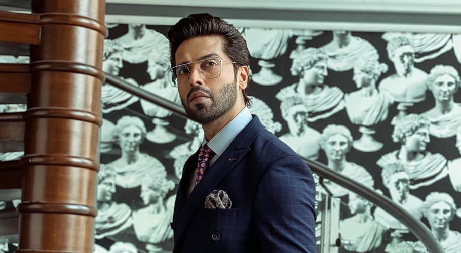 فلم فیئر ایورڈز میں گووندا کی تعریف کیوں کی؟ پاکستانی صحافی نے فہد مصطفیٰ کو آڑے ہاتھوں لے لیا