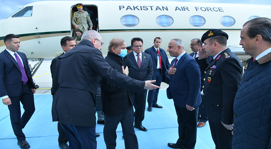وزیراعظم شہباز شریف ترکیہ کے 2 روزہ دورے پر استنبول پہنچ گئے
