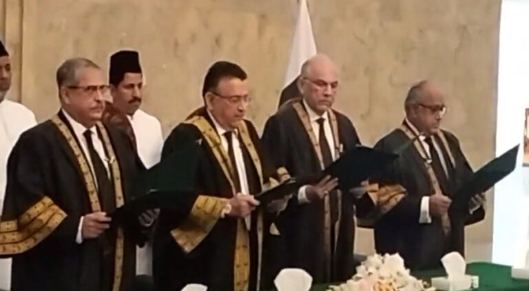 سپریم کورٹ میں تین نئے ججز نے حلف اٹھا لیا