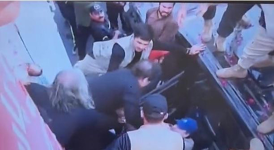 عمران خان کی ٹانگ کی ہڈی میں کوئی نقصان نہیں ہوا، اسپتال انتظامیہ