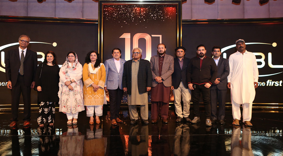 کراچی میں 10 ویں ادب اور آرٹس ایوارڈز کی تقریب کا انعقاد