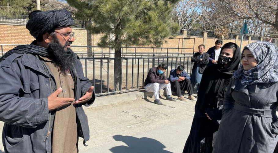 افغانستان میں طالبان نے خواتین کی اعلیٰ تعلیم پر پابندی لگا دی
