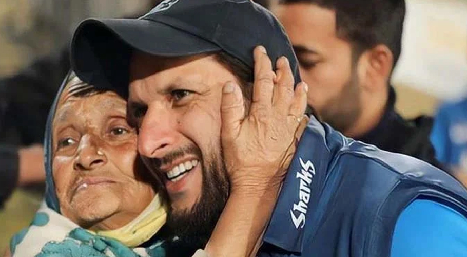 آفریدی سے ملاقات کے بعد بزرگ خاتون کا انتقال، لالا افسردہ ہوگئے