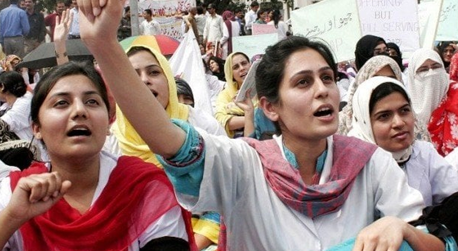 ینگ ڈاکٹرز کی او پی ڈی میں ہڑتال سے ہزاروں مریض رُل گے