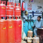 کراچی میں گیس کی قلت، شہری مہنگے سلینڈر خریدنے پر مجبور