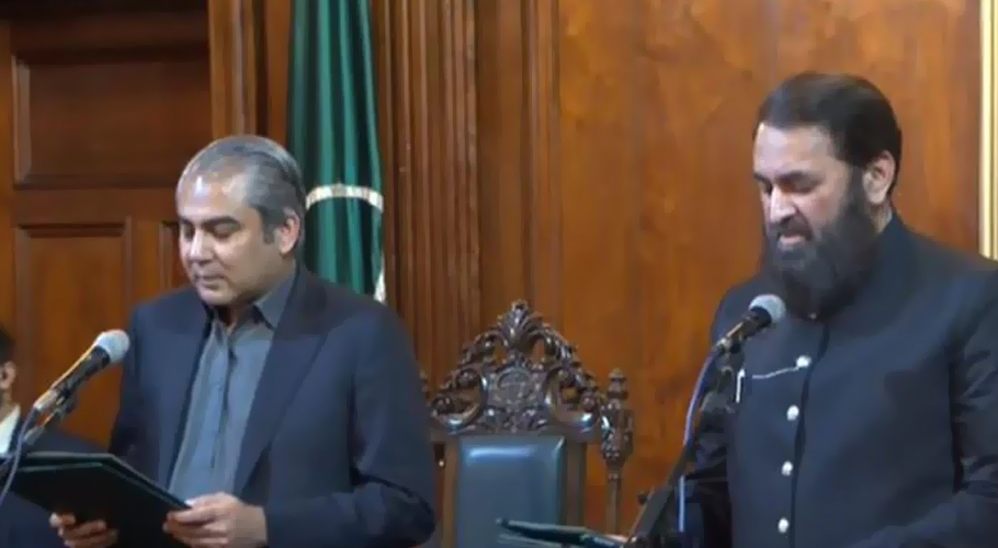 نگران وزیر اعلیٰ محسن رضا نقوی نے اپنے عہدے کا حلف اٹھا لیا