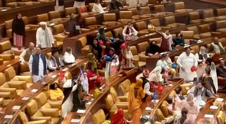 پنجاب اسمبلی میں اپوزیشن کی ہنگامہ آرائی، لیگی ارکان اور سکیورٹی اسٹاف میں تلخ کلامی