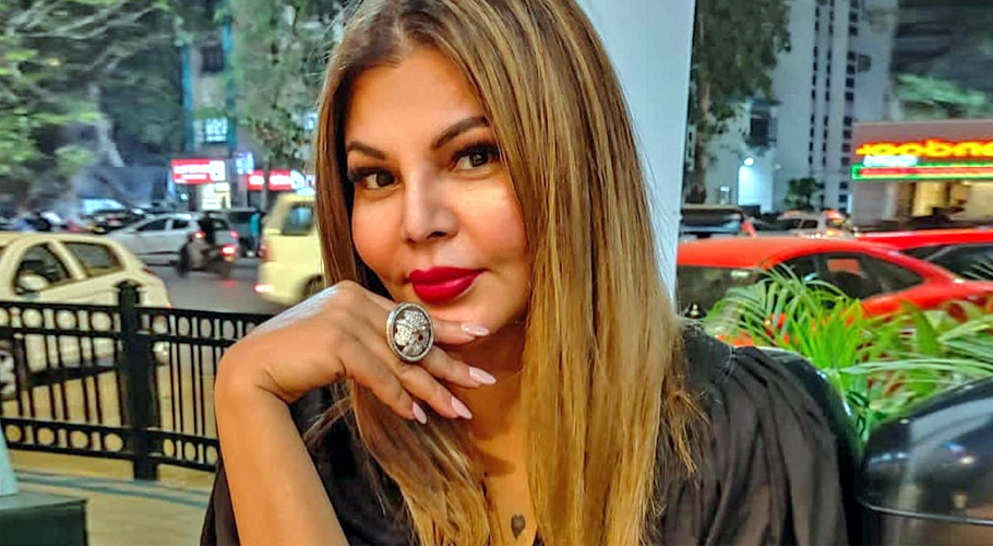 راکھی ساونت کو ممبئی پولیس نے حراست میں لے لیا