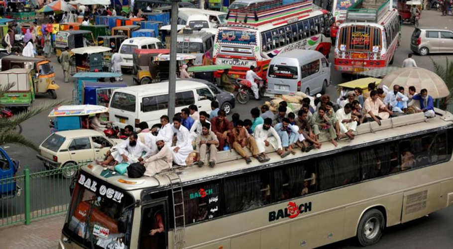 پیٹرولیم مصنوعات کی قیمتوں میں اضافہ، ٹرانسپورٹرز نے کرائے بڑھا دیئے