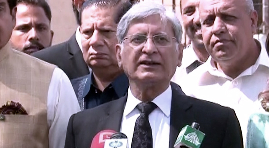 رہائشی علاقے میں آنسو گیس کا استعمال، چیف جسٹس کو نوٹس لینا چاہیے، اعتزاز احسن