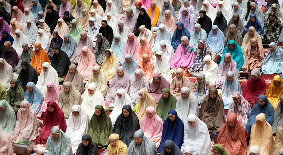 تصویری جھلکیاں، دنیا بھر میں رمضان المبارک کا مقدس مہینہ