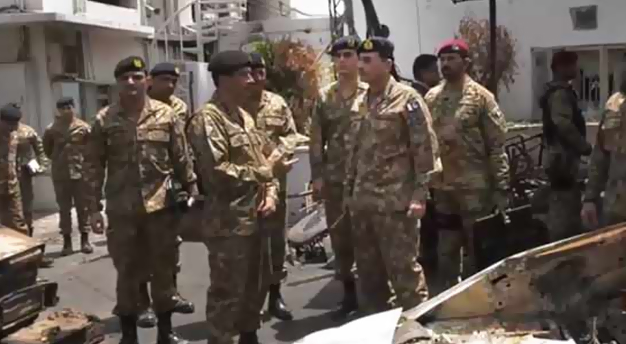 آرمی چیف کا جناح ہاؤس کا دورہ، یادگار شہدا پر پھولوں کی چادر چڑھائی
