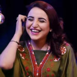 حریم شاہ نے نا معلوم سیاستدان کے ہمراہ تصاویر شیئر کردیں