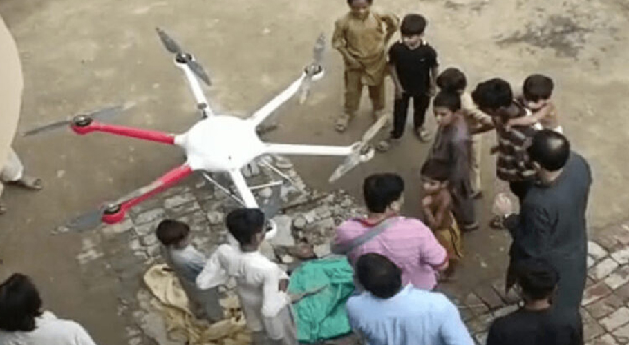 لاہور میں منشیات اسمگل کرنے والے ڈرون گر کر تباہ