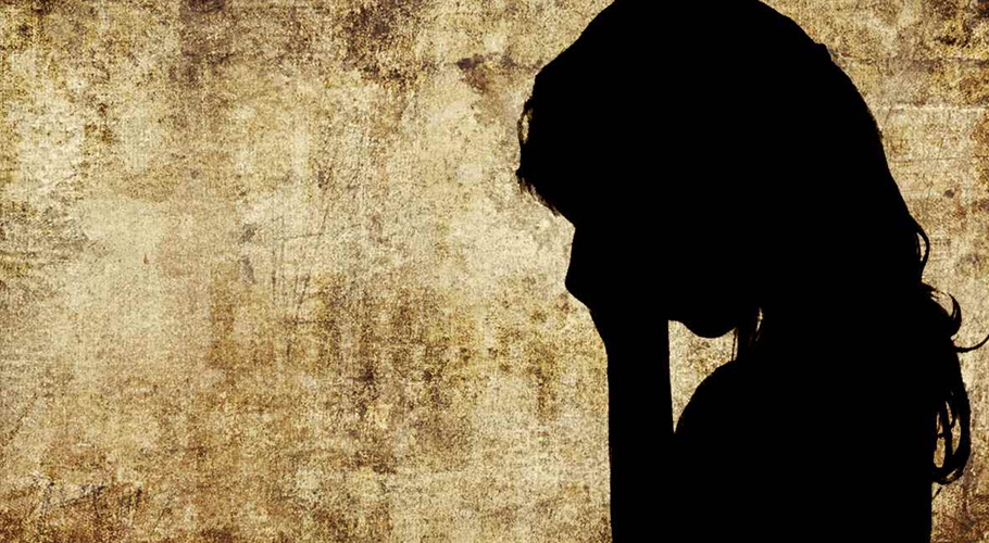 کمسن لڑکی کو 35 ہزار پاؤنڈ دے کر فحش تصاویر لینے والے شخص کا پتا چل گیا