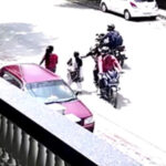 ڈاکو راہ چلتی خاتون کے گلے سے سونے کی چین لے اُڑے، ویڈیو وائرل