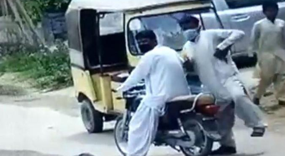 سائٹ ایریا میٹروول میں ملزمان بینک کے باہر سے 80 لاکھ لے اُڑے