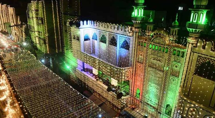 ملک بھر میں آج جشن عید میلاد النبی ﷺ انتہائی عقیدت و احترام سے منایا جارہا ہے