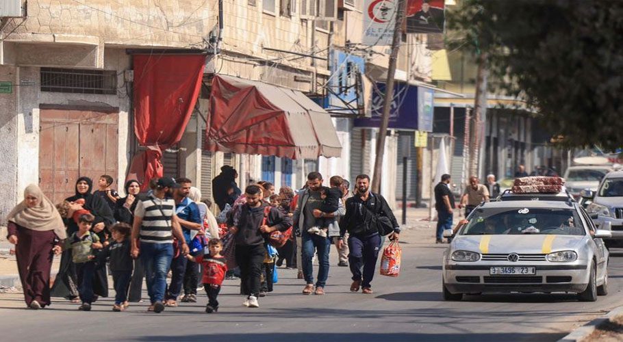 اسرائیلی دھمکی کے بعد ہزاروں فلسطینی غزہ چھوڑ تے ہوئے، تصویری جھلکیاں