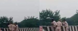 بھارتی پولیس نے بزرگ شہری کی لاش نہر میں بہادی،ویڈیو وائرل