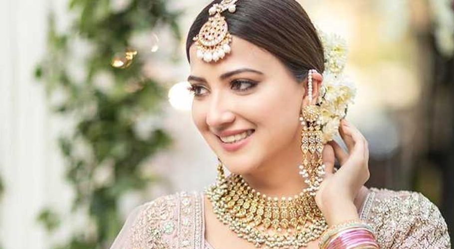 ایمن سلیم کی شوہر کے ہمراہ نئی تصاویر سوشل میڈیا کی زینت بن گئی