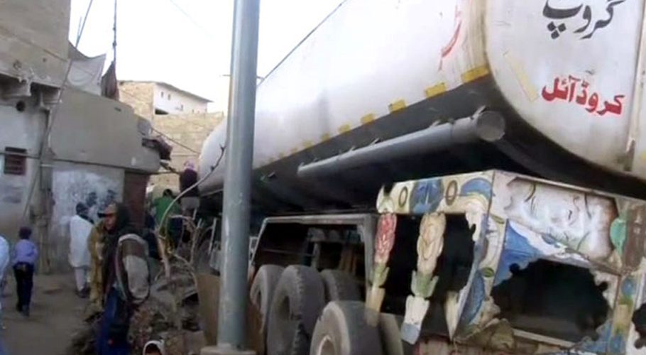 بے قابو ٹینکر گھر میں جا گھسا، ایک شخص جاں بحق، 3زخمی