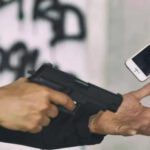 کراچی میں بڑھتے اسٹریٹ کرائمز، شہریوں کے تشدد سے کتنا جانی نقصان ہوا؟