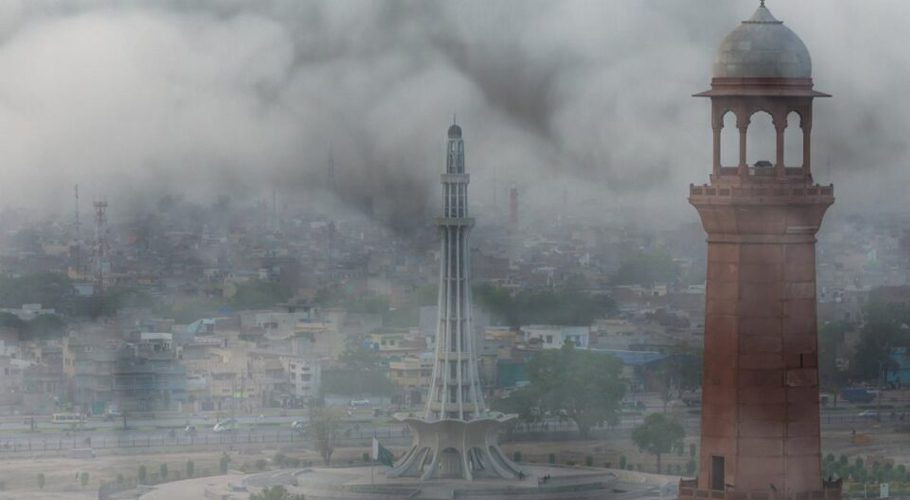 ملک کے میدانی علاقےشدید دھند کی لپیٹ میں آگئے، موٹرویز ٹریفک کیلئے بند